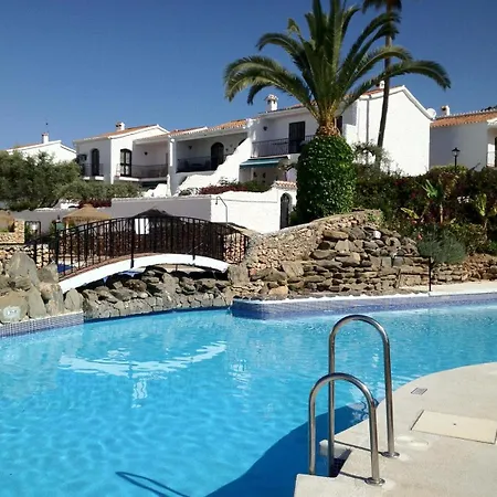 Shr066 In With Pool נרחה